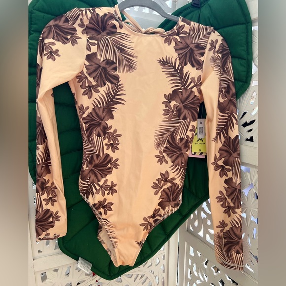 NWT Hurley X Carissa Moore Hawaiian lei tie back surf suit. Peach/Brown - Picture 6 of 8
